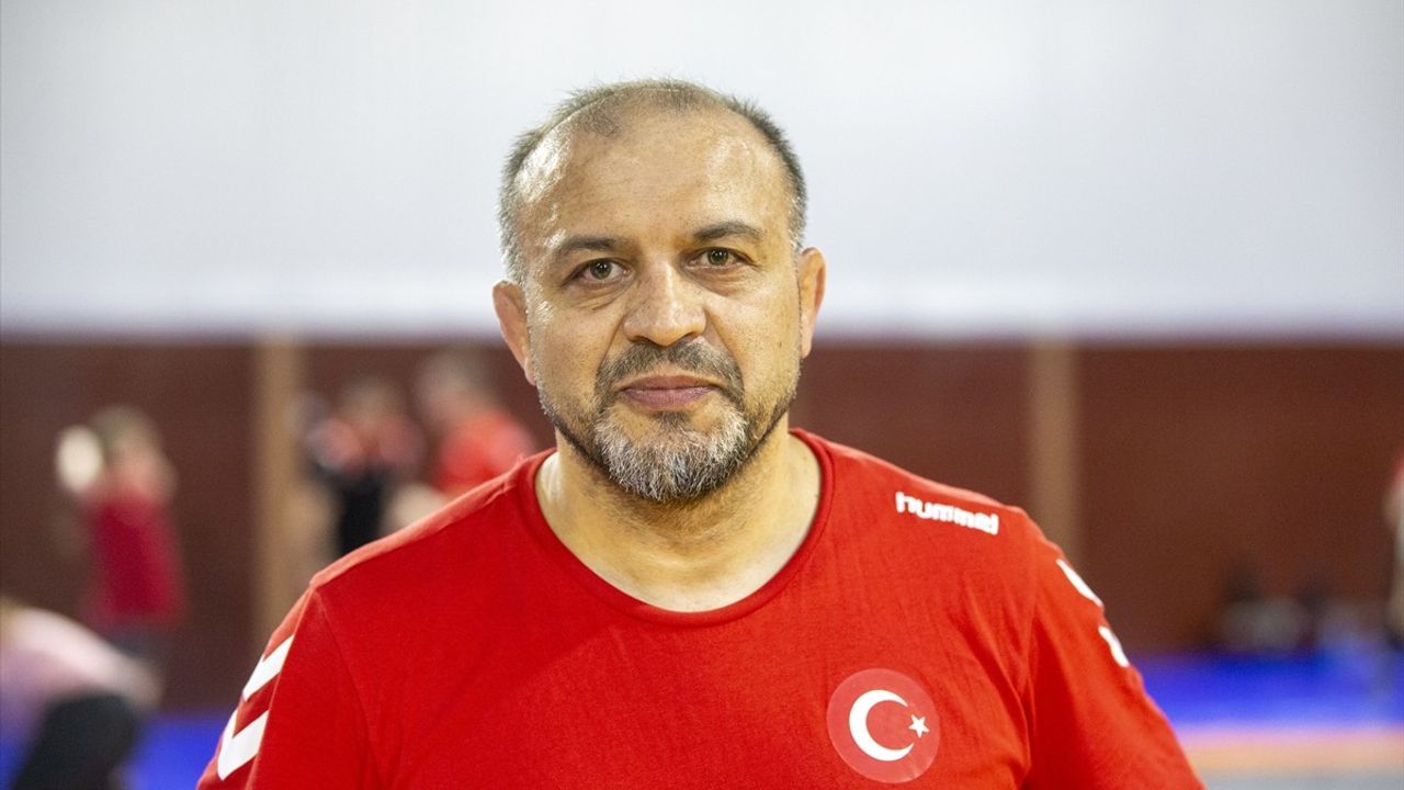 Kadın Güreş Milli Takımı Bolu'da Şampiyona Hazırlığı Yapıyor