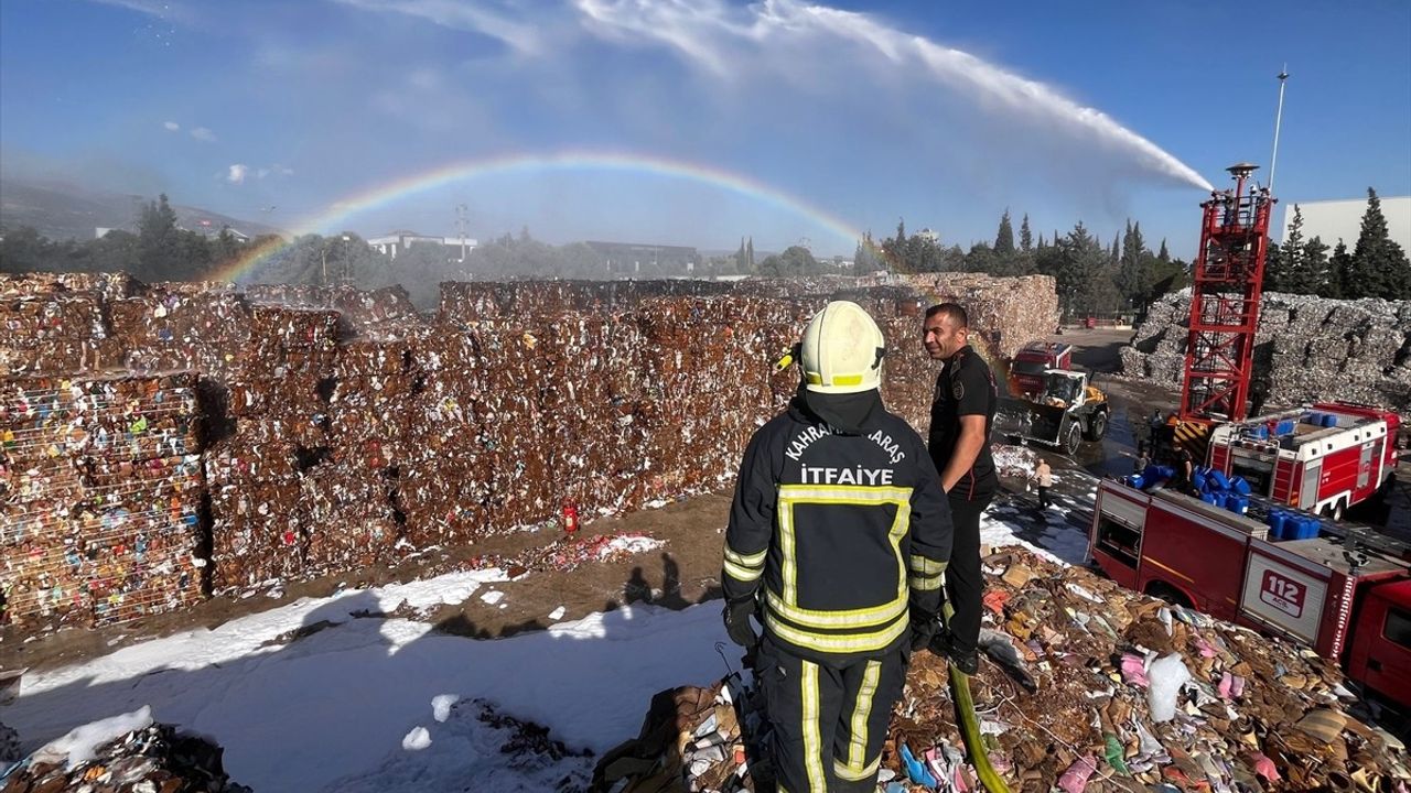 Kahramanmaraş'ta Kağıt Fabrikasında Yangın Kontrol Altına Alındı