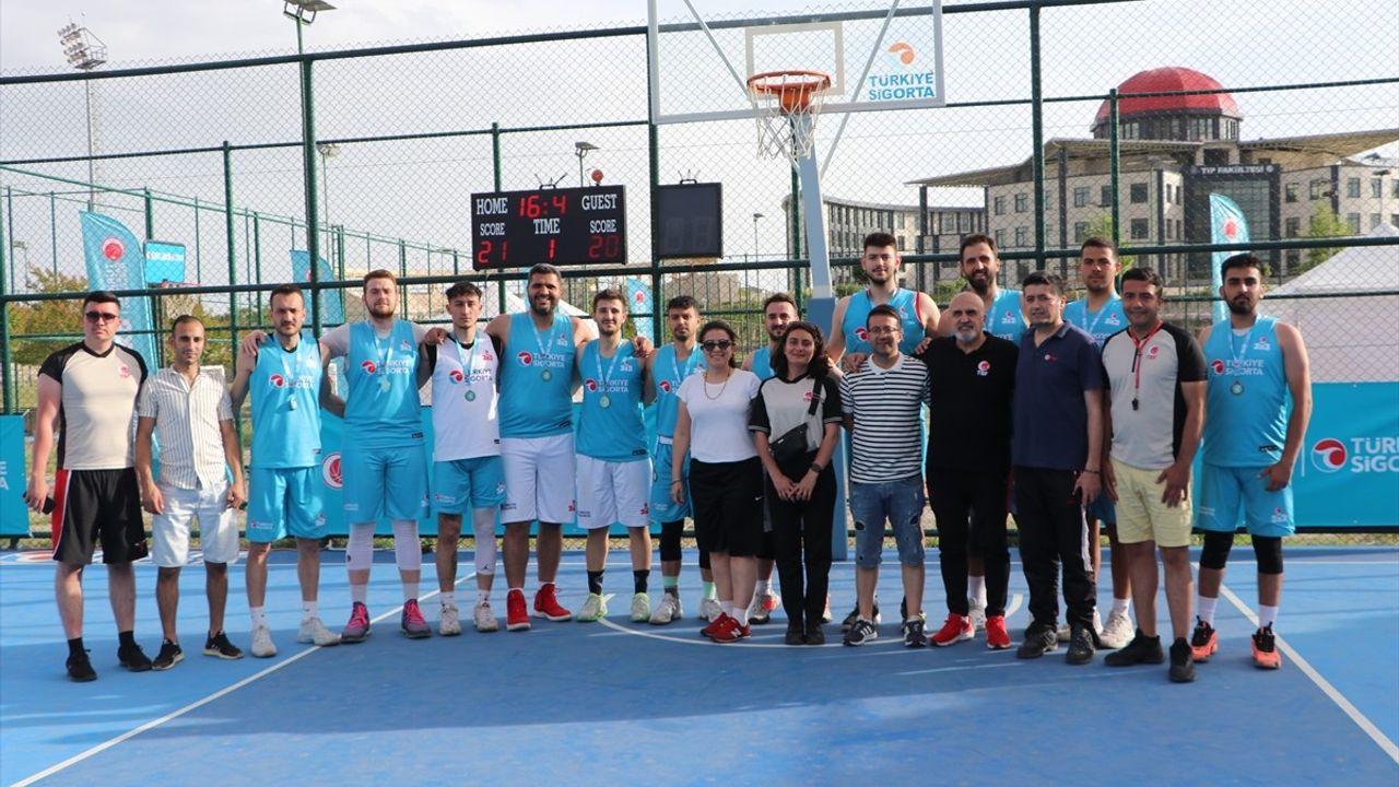 Kahramanmaraş'ta Türkiye Sigorta 3x3 Basketbol Turnuvası Sonuçlandı