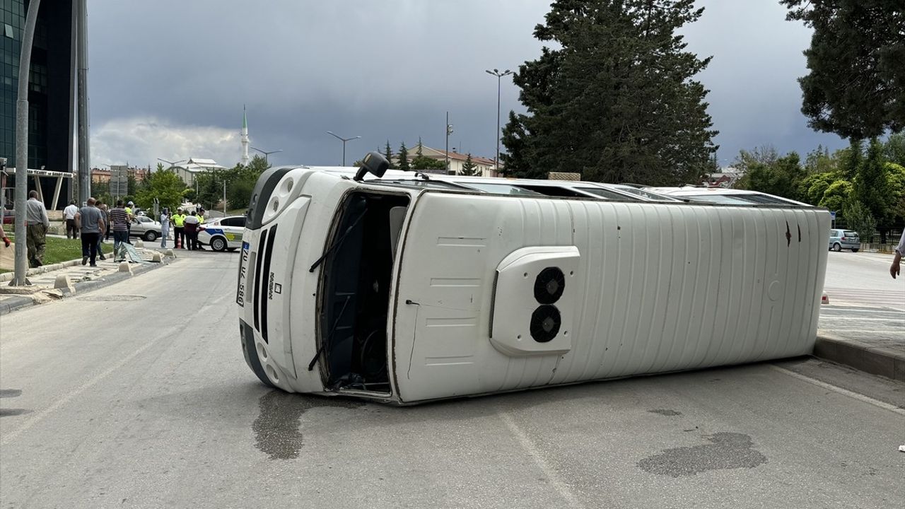 Karaman'da Okul Servisi Kazası: 7 Yaralı