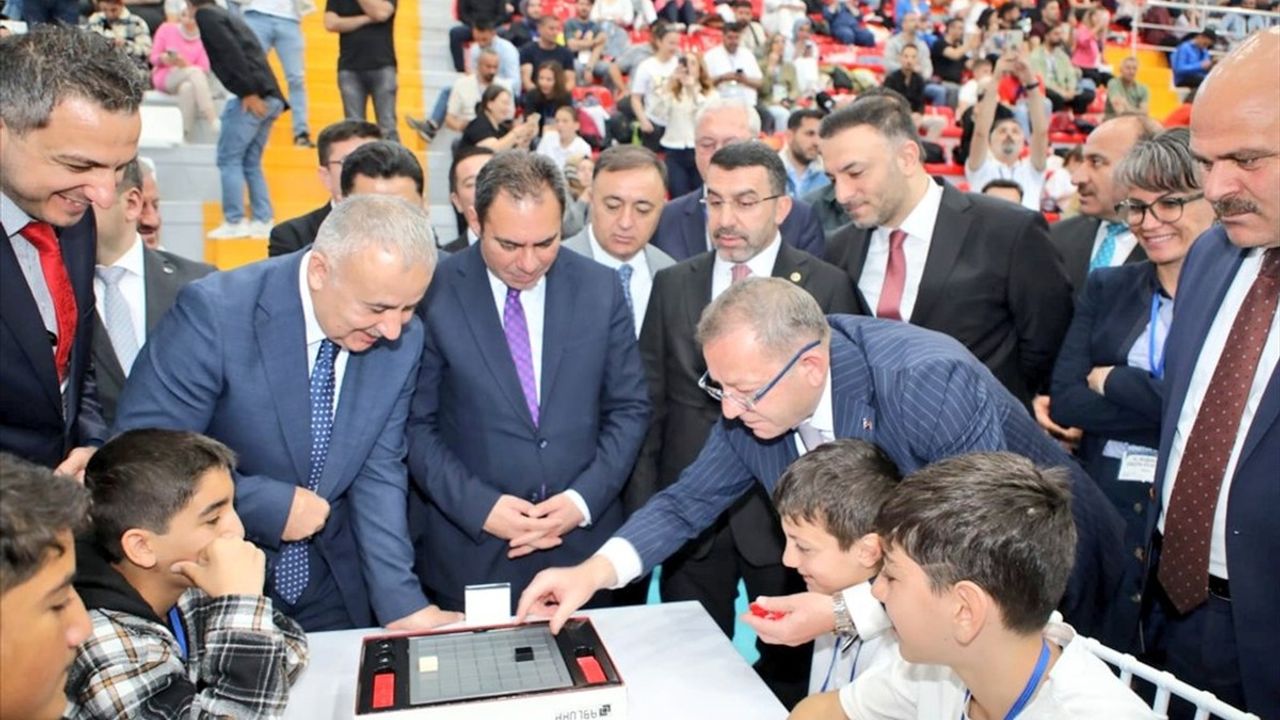 Kars'ta 7. Akıl ve Zeka Oyunları Türkiye Şampiyonası Başladı