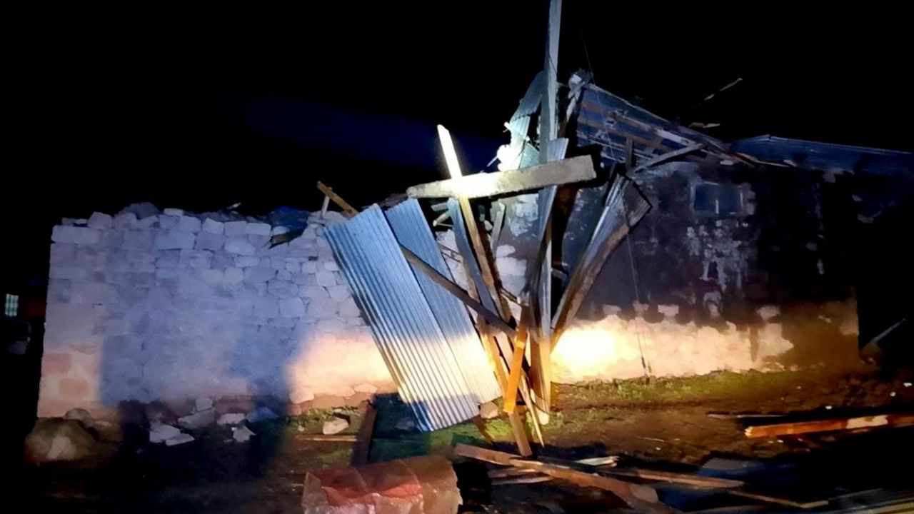 Kars'ta Hortum Felaketi: 12 Ev Zarar Gördü
