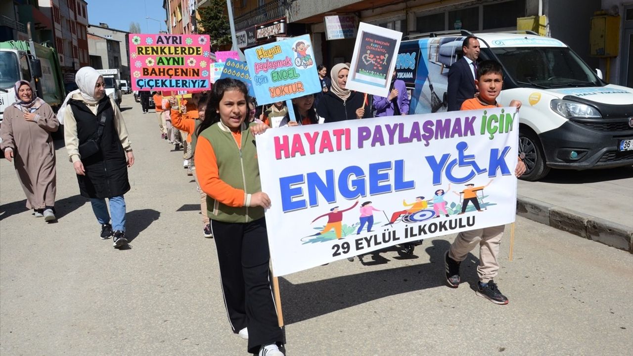 Kars'ta Öğrenciler Engellilere Farkındalık Yaratmak İçin Yürüdü