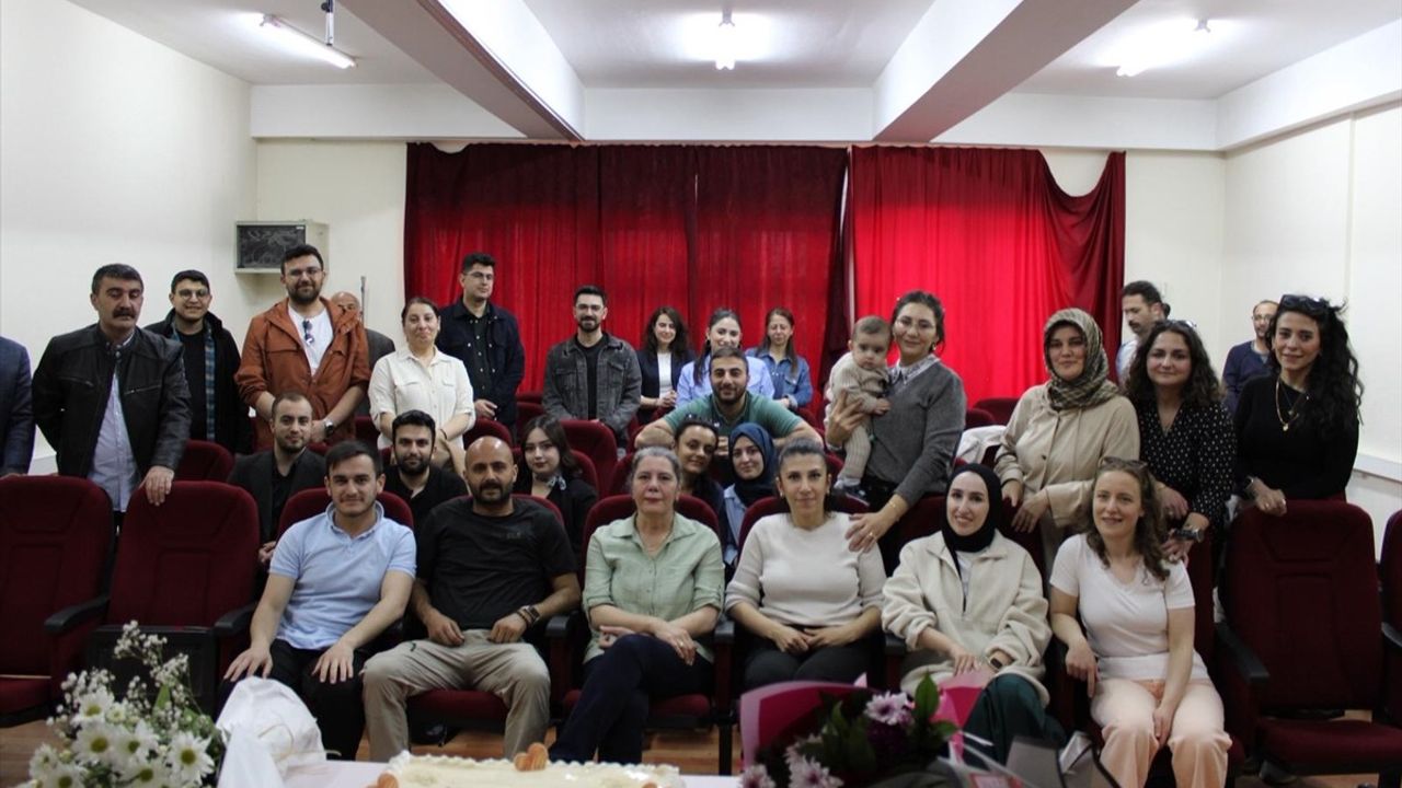 Kars'ta Öğrencilerden Duygusal Veda Programı