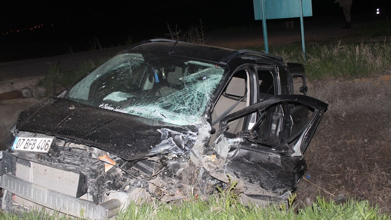 Kars'ta Trafik Kazası: 1 Ölü, 4 Yaralı