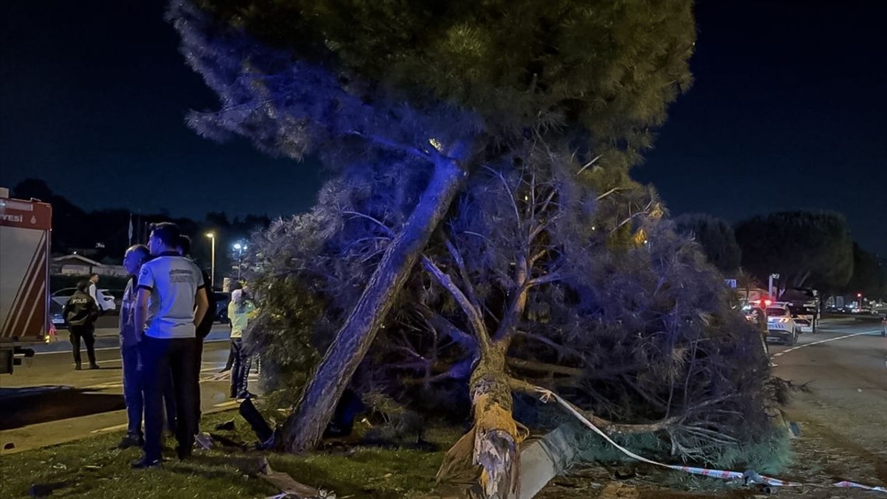 Kartal'da Trafik Kazası: 5 Yaralı