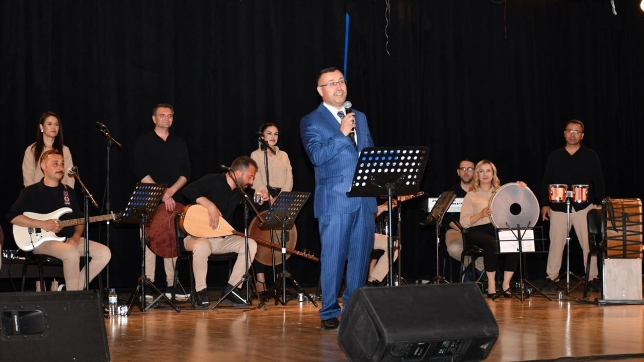 Kayseri'de Adliye Çalışanlarından Ritim Dolu Bir Konser