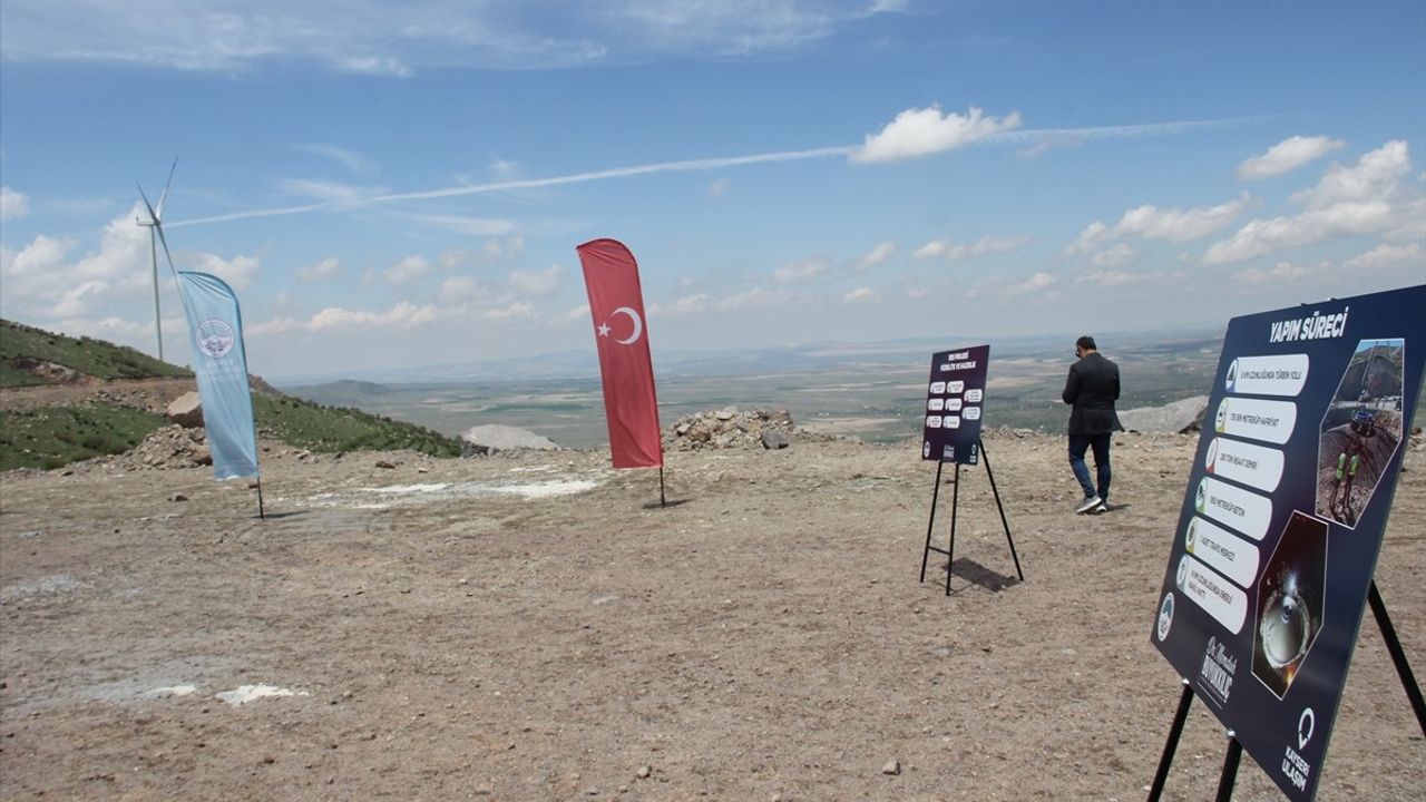Kayseri'de Elektrik İhtiyacını Karşılayacak Rüzgar Enerjisi Santrali Tanıtıldı