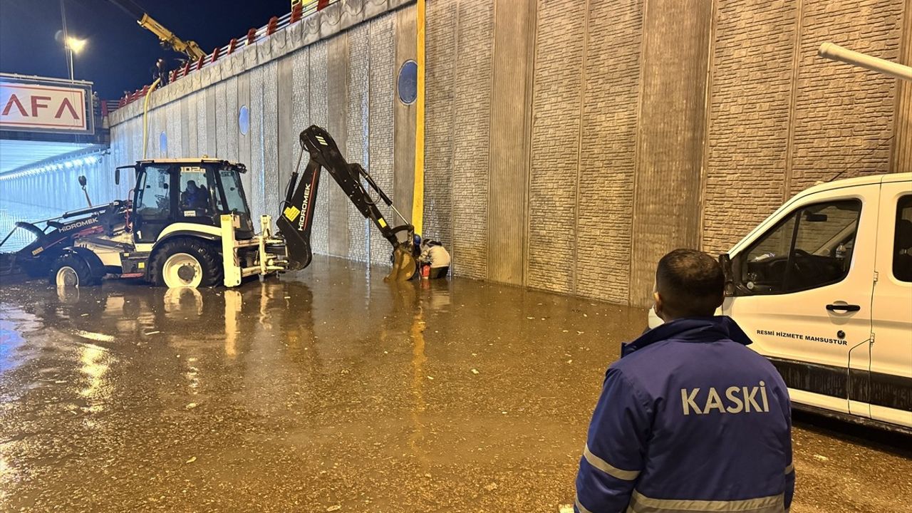 Kayseri'de Şiddetli Yağışlar Hayatı Olumsuz Etkiledi