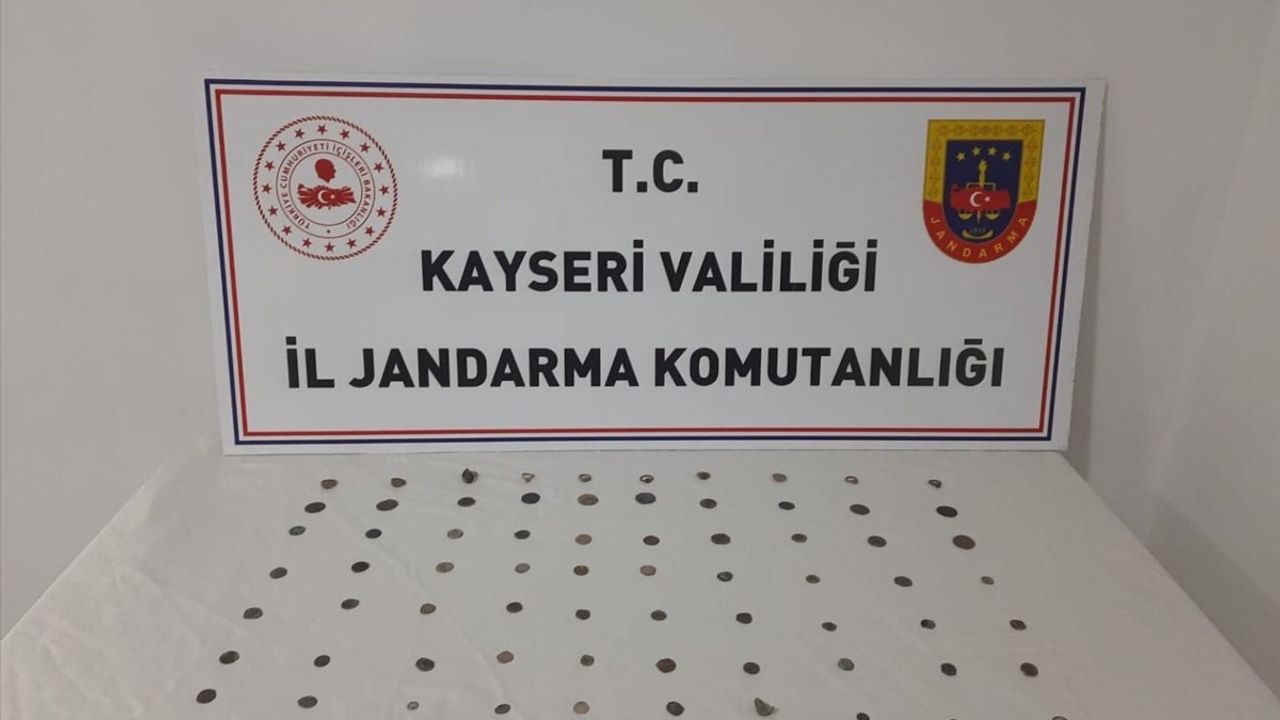 Kayseri'de Tarihi Eser Operasyonu: 76 Sikke ve Obje Ele Geçirildi