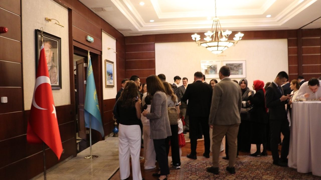 Kazakistan'da Atatürk'ü Anma ve Gençlik Bayramı Coşkusu