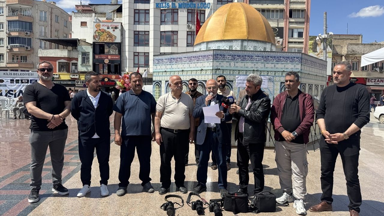 Kilis'te Gazetecilerden Protesto: 212 Meslektaşın Ölümü