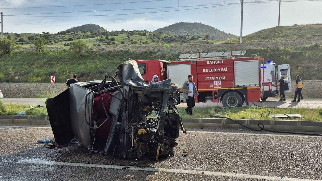 Kırıkkale'de Trafik Kazası: 1 Ölü, 2 Yaralı