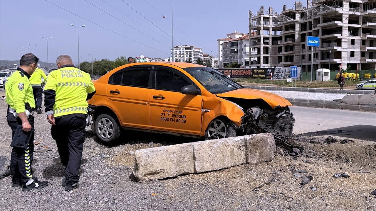 Kırıkkale'de Trafik Kazası: 2 Yaralı