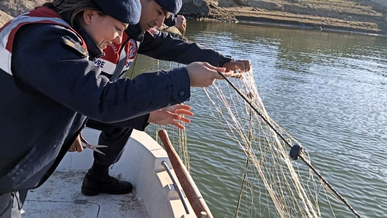 Kırklareli'nde Kaçak Avcılıkla Mücadele: Baraj Gölünde Ele Geçirilen Ağ