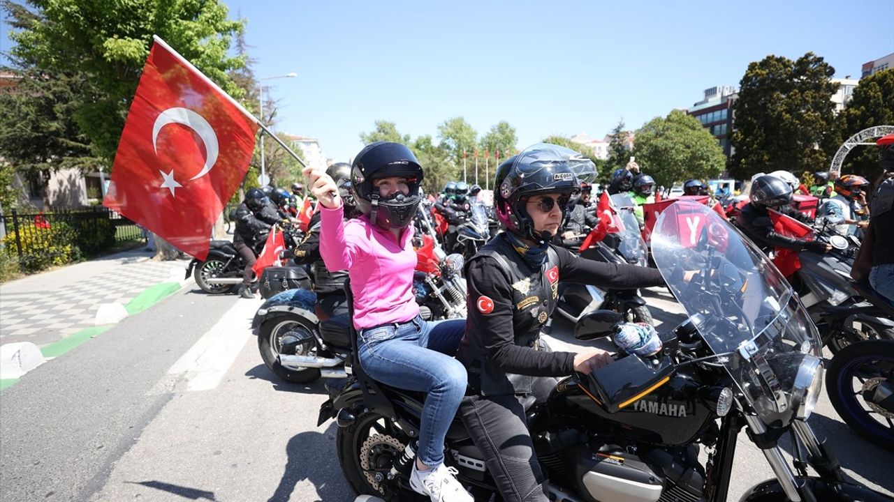 Kırklareli'nde Motosiklet Sürücüleri Trafik Kurallarına Dikkat Çekti
