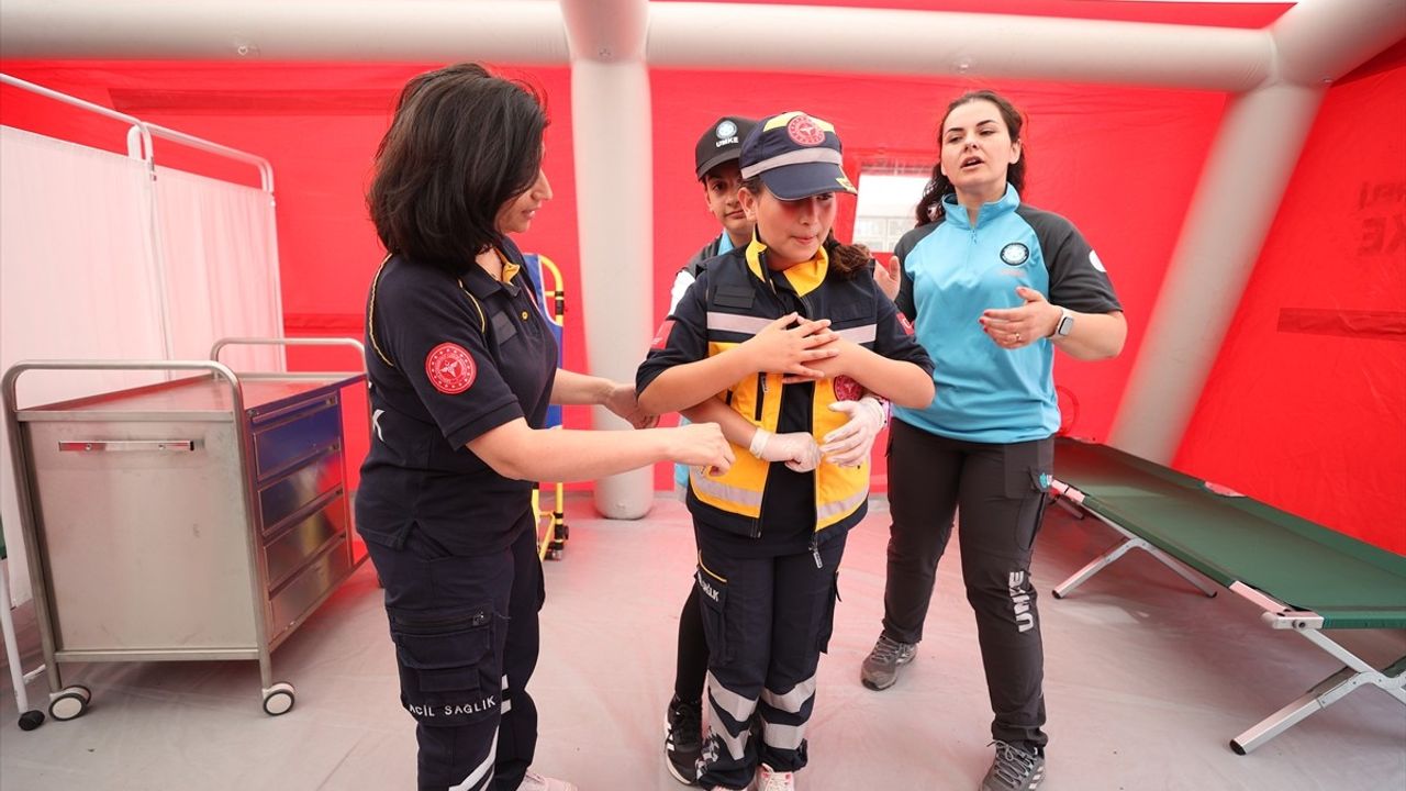 Kırklareli'nde Öğrencilere Heimlich Manevrası Eğitimi