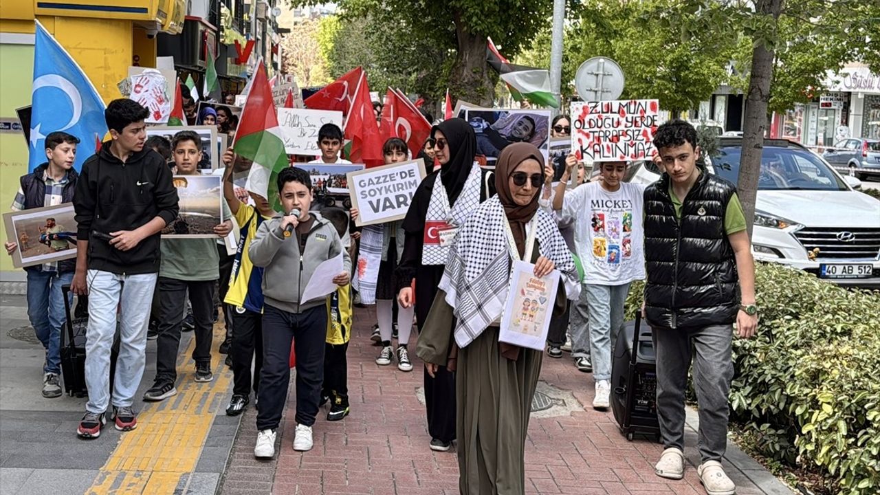Kırşehir'de Çocuklardan Gazze'ye Destek Yürüyüşü