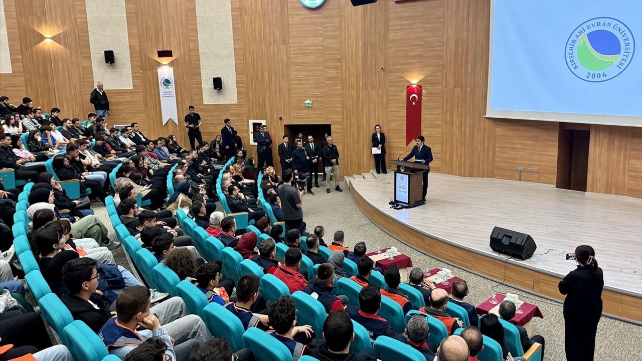 Kırşehir'de Depremle Birlikte Yaşam Konferansı Gerçekleştirildi
