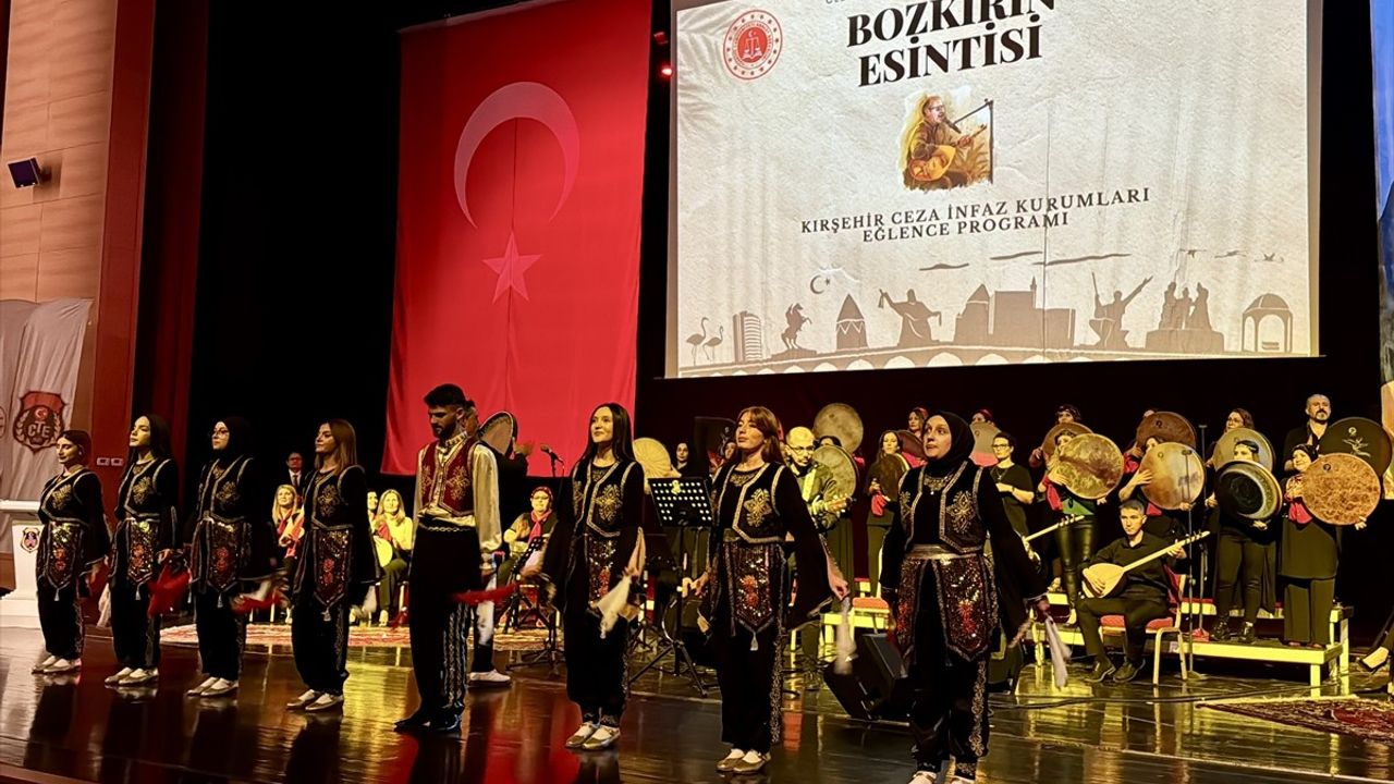 Kırşehir'de Emek Veren Cezaevi Personeli Konser Verdi