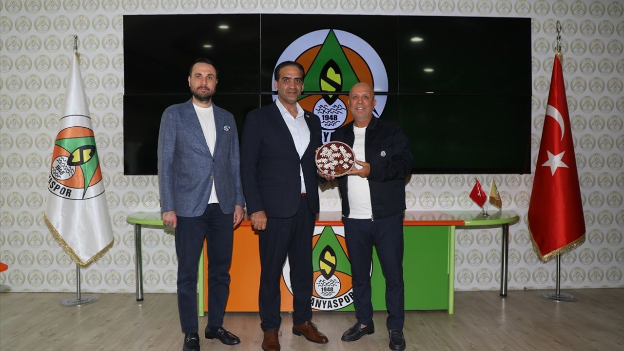 KKTC Bakanı Gardiyanoğlu'ndan Alanyaspor Başkanı Çavuşoğlu'na Taziye Ziyareti