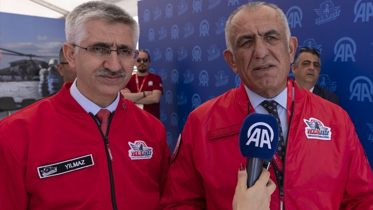 KKTC Milli Eğitim Bakanı Çavuşoğlu, TEKNOFEST KKTC'yi Ziyaret Etti