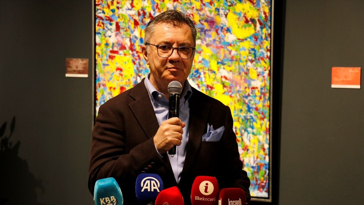 Kocaeli'de "Bir Zaman Fraktalı" Sergisi Açıldı