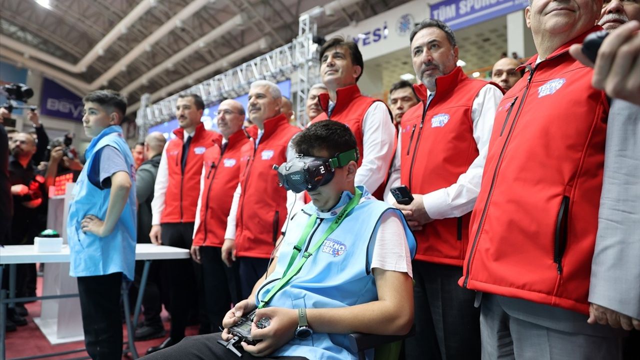 Konya'da TEKNO-SEL 2025 Teknoloji ve Robot Yarışması Başladı
