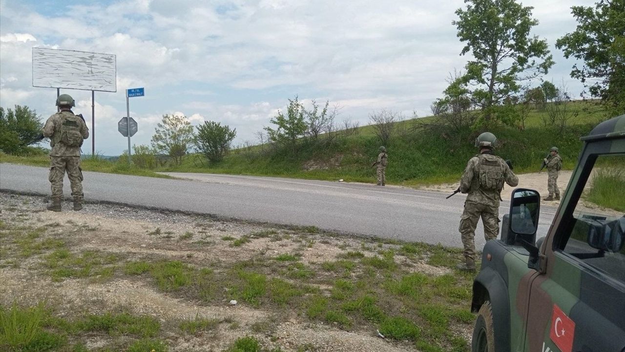 Kosova'da Mehmetçik Devriye Faaliyetlerine Devam Ediyor