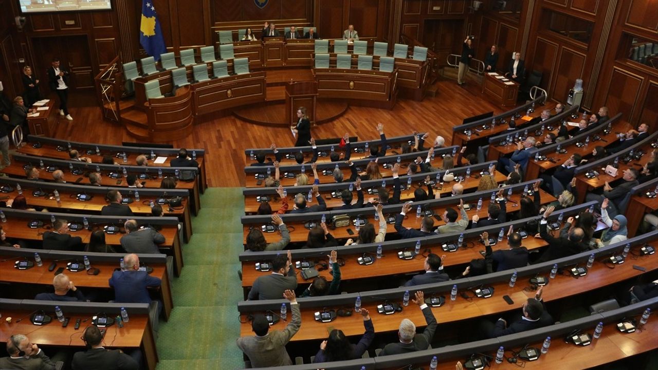 Kosova'da Siyasi Kriz Derinleşiyor