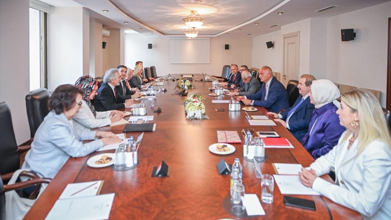 Kültür ve Turizm Bakanı Ersoy, Kültür ve Sanat Kurulu ile Buluştu