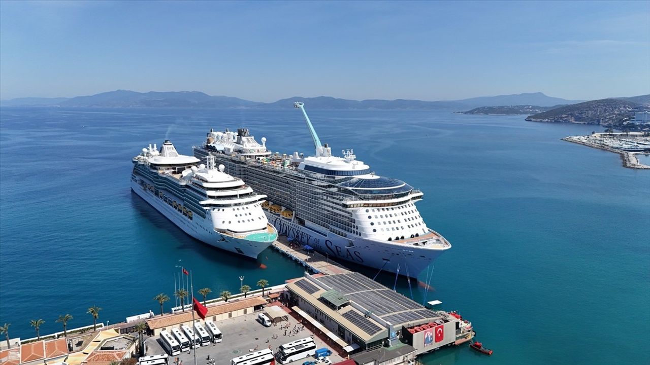Kuşadası'na 8 Bin 507 Turist Gelişi