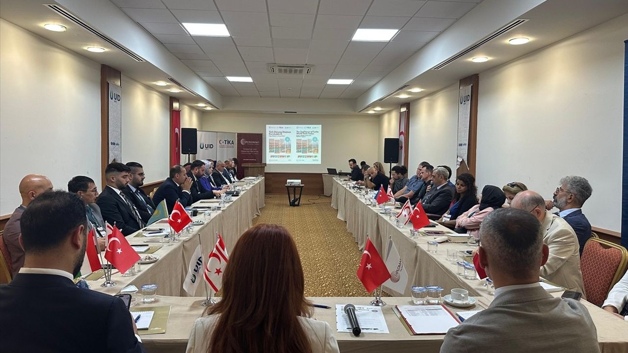Kuzey Kıbrıs'ta Türk Dünyası Forumuna Yoğun İlgi