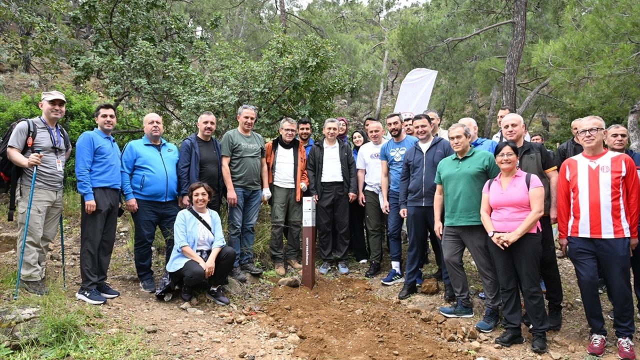 Likya Yolu'nda Yönlendirme Tabelaları Yenileniyor