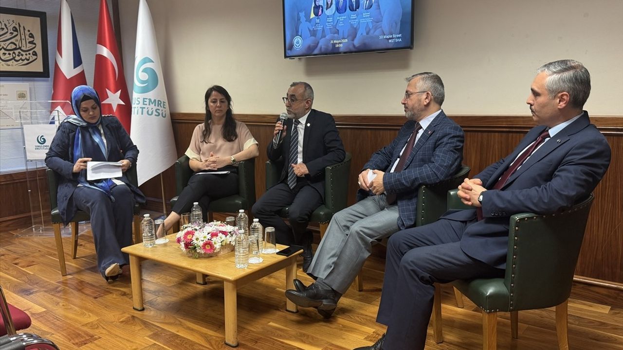 Londra'da Diasporada Aile Olmak Paneli Gerçekleştirildi