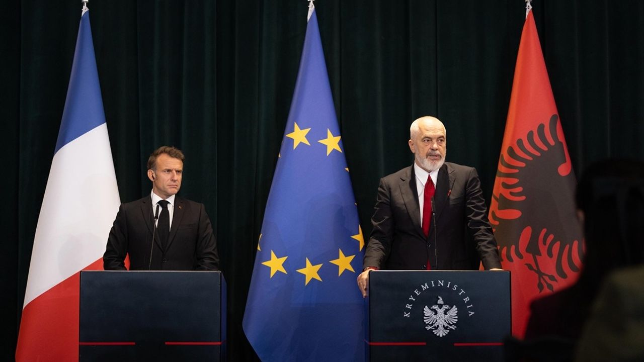 Macron, Arnavutluk'un AB Üyeliğini Destekliyor