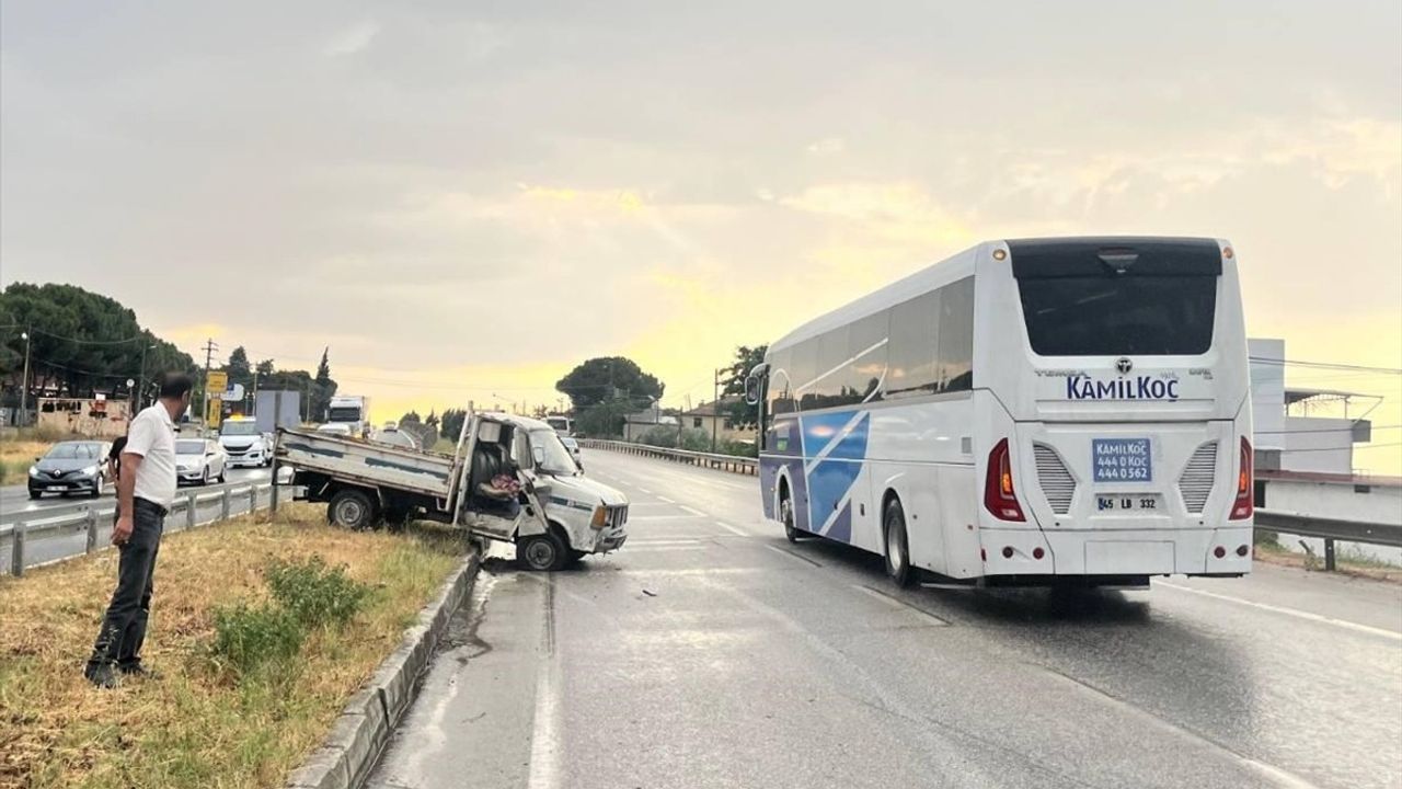 Manisa'da Kamyonet Kazası: Bir Ölü, Bir Yaralı