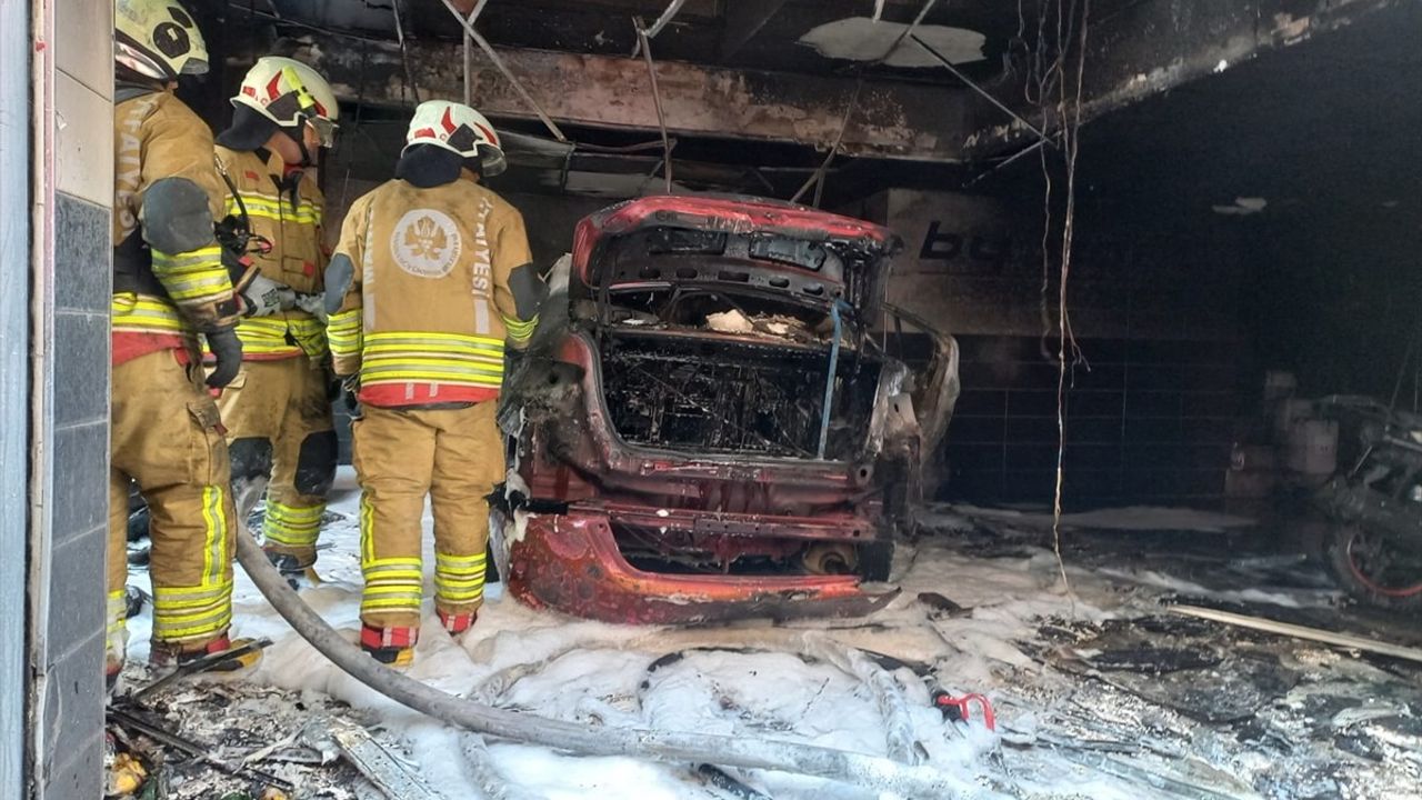 Manisa'da Oto Yıkamada Yangın: 1 Kişi Yaralandı