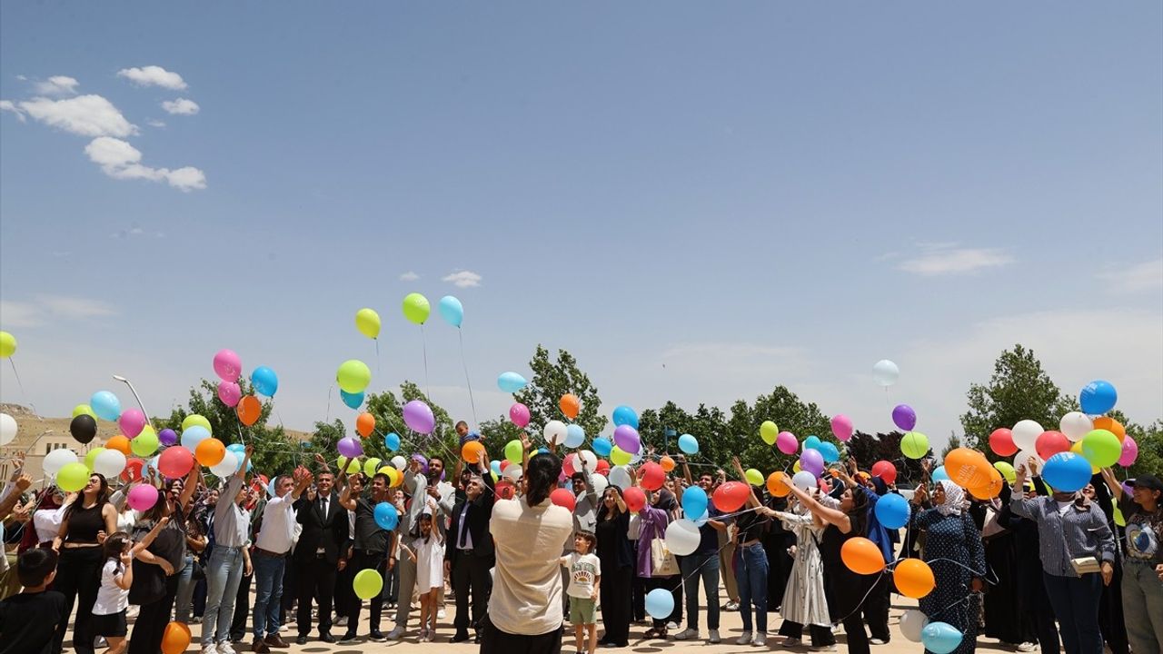 Mardin'de Gazzeli ve Lösemili Çocuklar İçin Umut Balonları Gökyüzüne Salındı