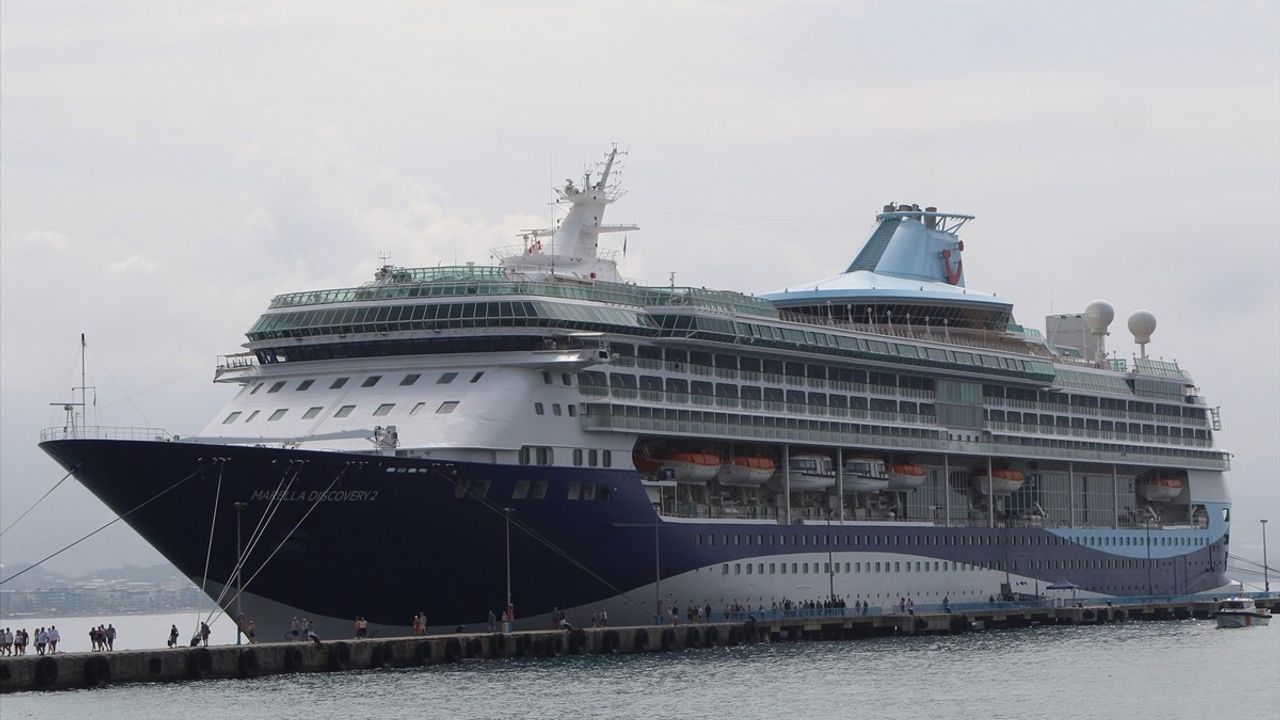 Marella Discovery 2 Alanya Limanı'na Demirledi