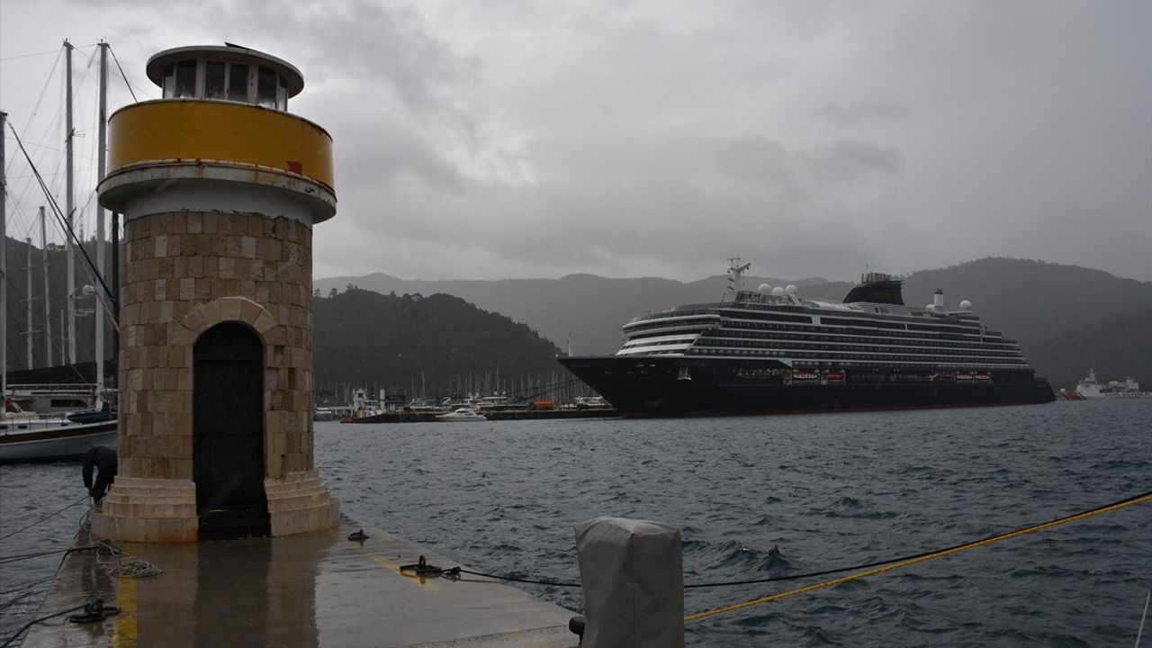 Marmaris'te 'Explora I' Kruvaziyerinin Ziyareti