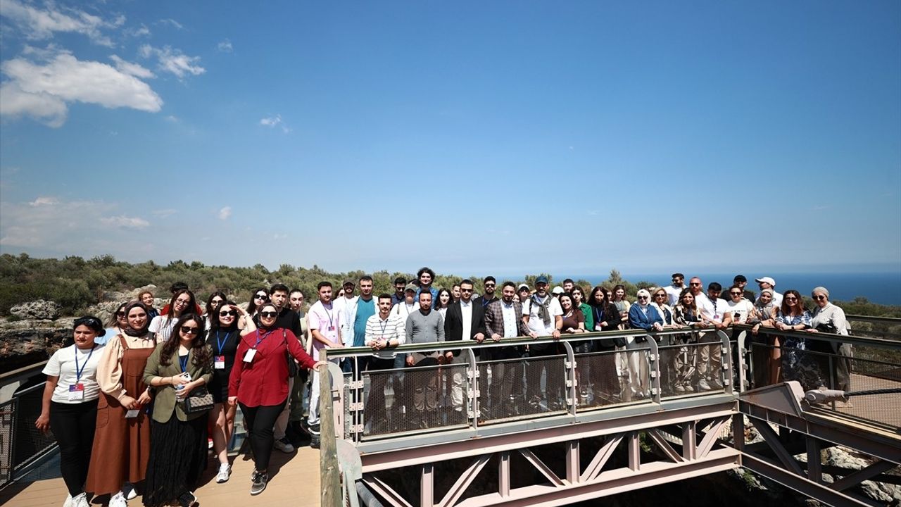 Mersin'de Öğrencilerin Deniz Kaplumbağaları için Temizlik Etkinliği