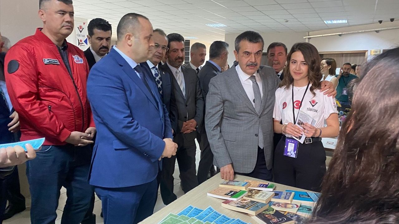 Milli Eğitim Bakanı Tekin Balıkesir'de Okul Ziyaretlerinde Bulundu