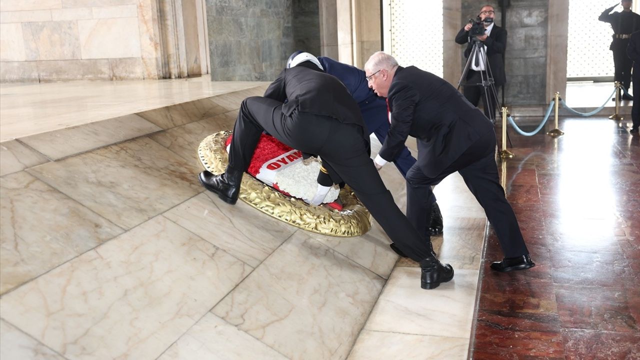 Milli Savunma Bakanı Güler, TSK Komuta Kademesi ile Anıtkabir'i Ziyaret Etti