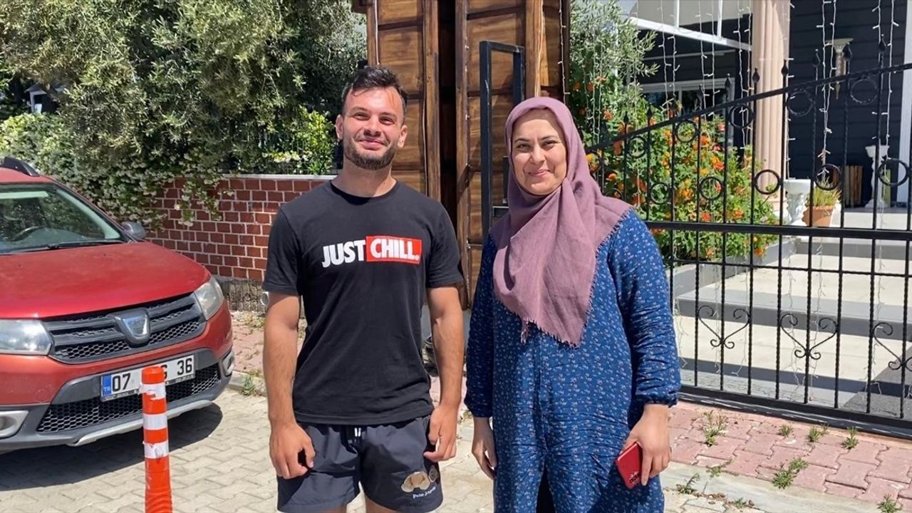 Moldovalı Turist, Kaybolan Telefonu Sahibine Ulaştırdı