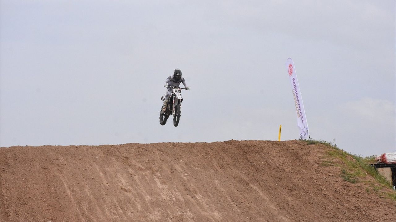 Motokrosta Türkiye ve Avrupa Şampiyonaları İlk Gün Tamamlandı