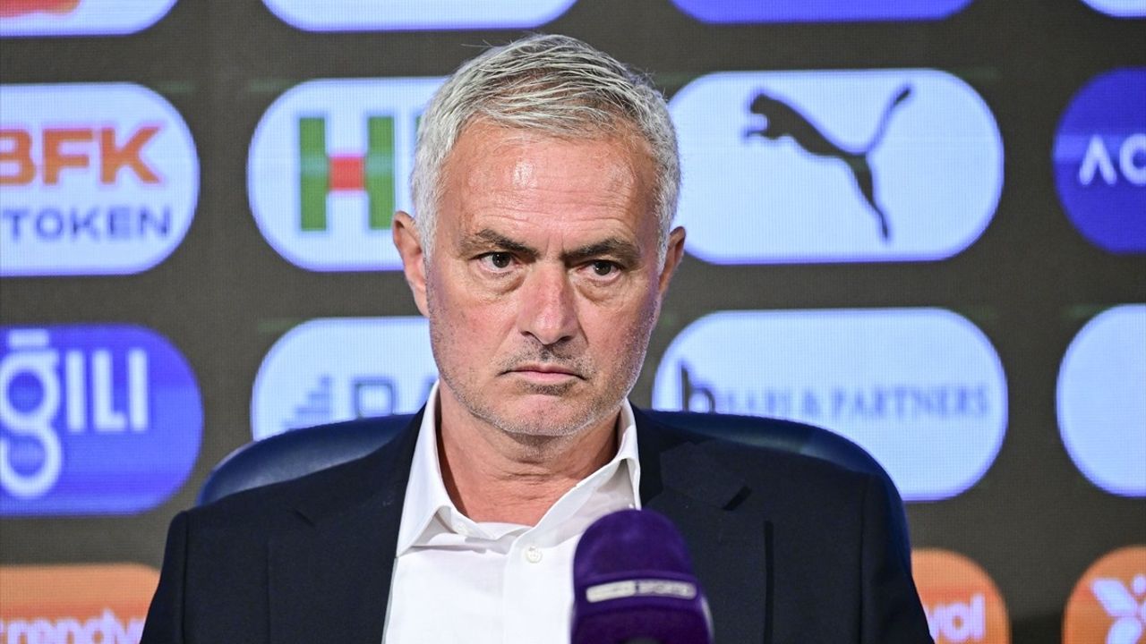 Mourinho'dan Maç Değerlendirmesi ve Hakem Eleştirisi