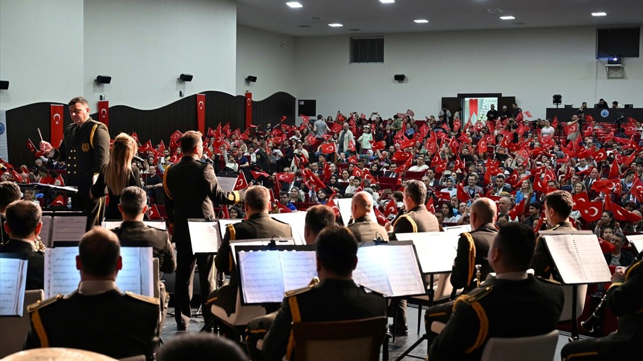 MSB Armoni Mızıkası Afyonkarahisar'da Büyük Bir Konser Verdi