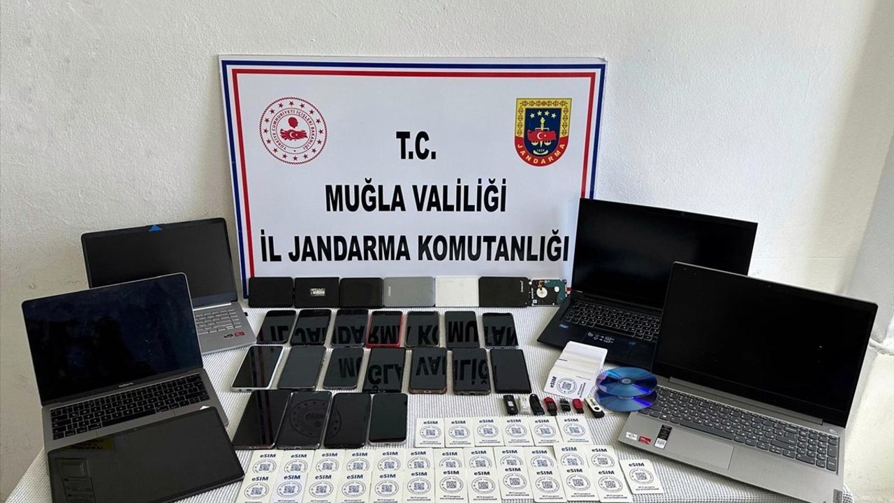 Muğla'da Dolandırıcılık Operasyonu: 12 Tutuklama