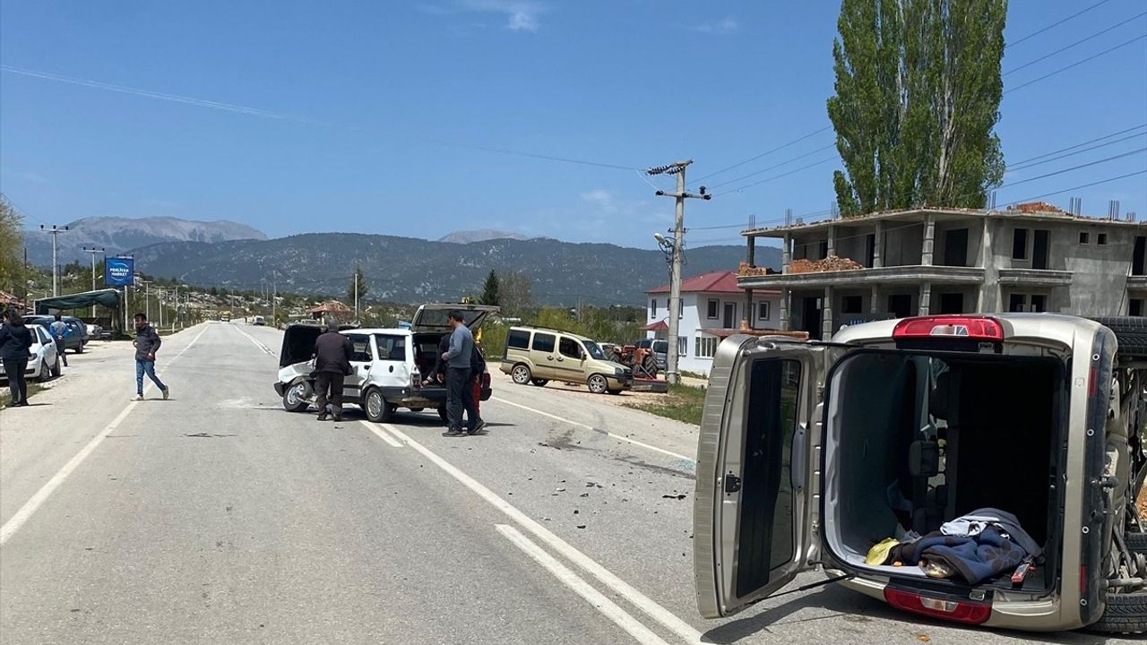 Muğla'da Otomobil Kazası: 5 Yaralı